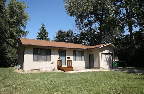 Brook Park House | 5BR Serene Retreat Near CLE - Dogs Welcome Airport