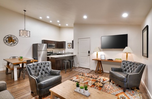 Moab South Valley Condo | 5K Top Floor Moab Redcliff Condo, POOL & HOT TUB