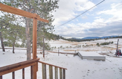 Conifer Cottage | 6 Mi to Staunton State Park: Conifer Home w/Deck