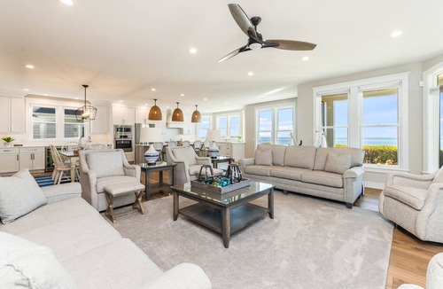 South Haven House | 605 Monroe - Overlooking South Beach & Lighthouse