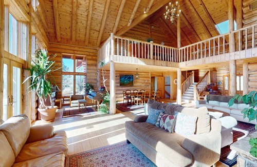 Glenwood Springs Cabin | 613 m² Cabin ∙ 7 bedrooms ∙ 19 guests