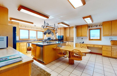 Glenwood Springs Cabin | 613 m² Cabin ∙ 7 bedrooms ∙ 19 guests