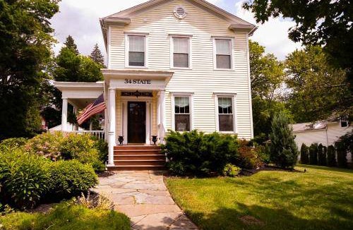 Skaneateles Historic District House | 65 m² Motel ∙ 2 guests