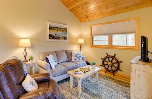 Prospect Harbor Cottage | 69 m² Cabin ∙ 1 bedroom ∙ 2 guests