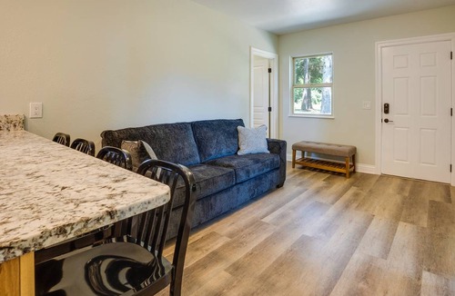 Smith River Cottage | 69 m² Cabin ∙ 2 bedrooms ∙ 6 guests