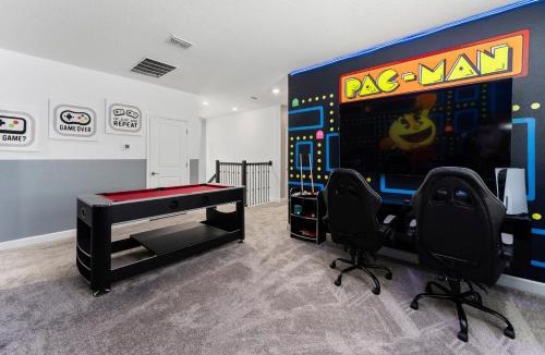 Four Corners House | 6BD InstaWorthy home pool cine and BBQ near Disney
