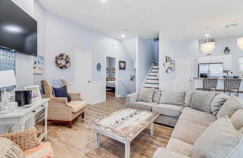 Sand Point House | 6BDRM Beach Home - Oceanviews - Recently Renovated - Shared Pool & HotTub