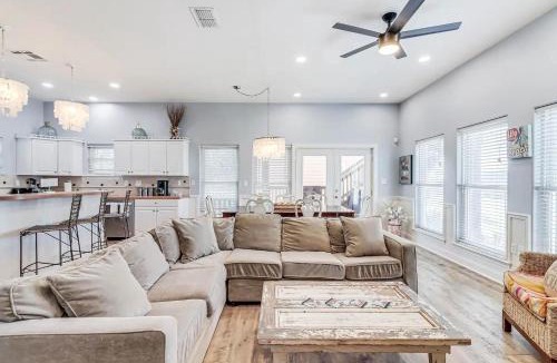 Sand Point House | 6BDRM Beach Home - Oceanviews - Recently Renovated - Shared Pool & HotTub