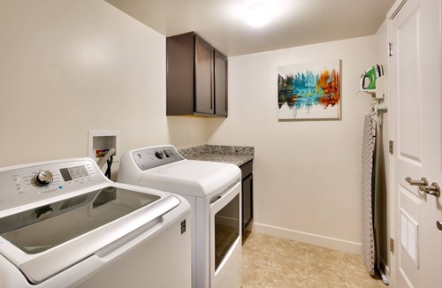 Moab South Valley Condo | 6H Spacious Moab RedCliff Condo, POOL & HOT TUB