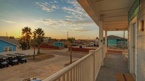 Port Aransas House | 7 Costa Bahia Condos Sleeps 42 Pool Minutes to the Beach