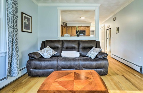 Seekonk Apartment | 7 Mi to Downtown Providence: Quiet Apt in Seekonk