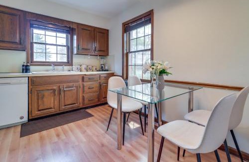 Bedford Apartment | 7 Mi to Downtown Toledo and Riverfront Cozy Apt!