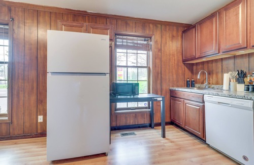Bedford Apartment | 7 Mi to Downtown Toledo: Cozy Apartment