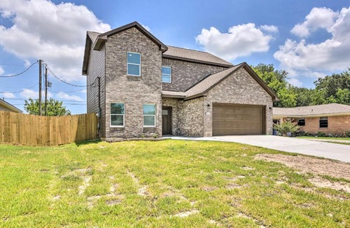 Texas City House | 7 Mi to Ocean Family-Friendly Texas City Home!