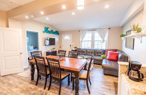Salemtown House | 7 Min drive to Broadway- Walkable Neighborhood
