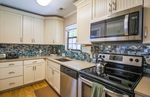 Sunset Point House | 7 Min Walk to the Best Access Point on the Beach! Enjoy Incredible Views from the Solarium.