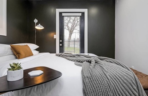 East Bank Apartment | 70 m² Apartment ∙ 2 bedrooms ∙ 6 guests