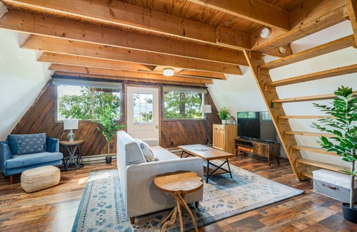 Berkeley Springs Cabin | 70 m² Cabin ∙ 2 bedrooms ∙ 4 guests