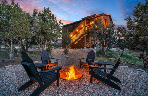 Orderville Cabin | 70 m² Cabin ∙ 2 bedrooms ∙ 4 guests