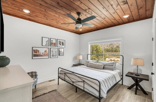 Orderville Cabin | 70 m² Cabin ∙ 2 bedrooms ∙ 4 guests