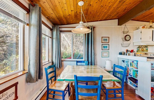 Yachats Cabin | 73 m² Cabin ∙ 2 bedrooms ∙ 7 guests