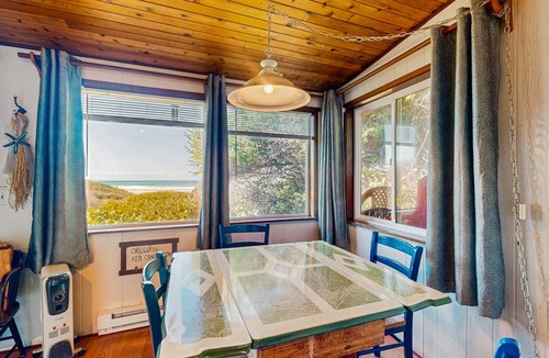 Yachats Cabin | 73 m² Cabin ∙ 2 bedrooms ∙ 7 guests