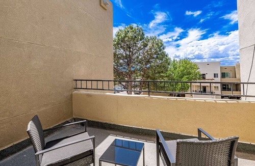 Northeast Heights Apartment | 760 On The Blvd Studio 22 overlooking Nobhill