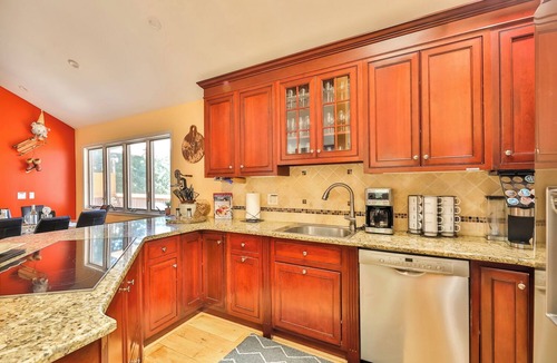 Hunter House | 7Bdr/5Bth, Amazing View, Lake/Swim. 1/2 ml Ski Hunter Resort, Hot Tub/Sauna.Golf