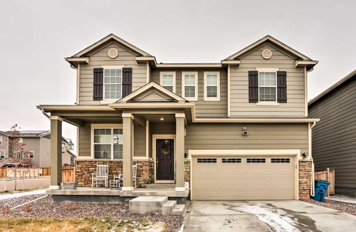 Commerce City House | 8 Mi to Barr Lake Cozy Commerce City Home!