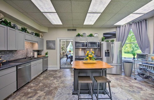 Annville House | 8 Mi to Hersheypark Luxe Manor in Annville