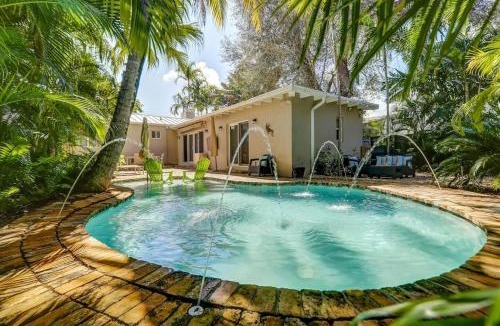 Victoria Park House | 8 Min To Beach - Pool Grill Outdoor Seating