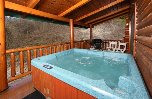 Gatlinburg - Pigeon Forge Cabin | 82 m² Cabin ∙ 1 bedroom ∙ 4 guests
