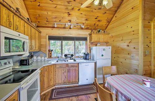 Bolton Landing Cottage | 83 m² Cabin ∙ 2 bedrooms ∙ 4 guests