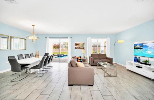 Davenport House | 8BR Mansion with Pool Hot Tub and Games Room