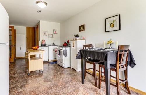 Arlington House | 9 Acres, Pick Your Own Apples Cabin in Arlington!
