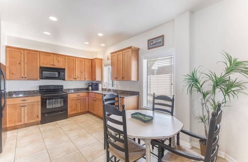 Sand Point House | 9 bed home/Ocean Views/steps to Beach & Pool/Pet Friendly/Fenced yard