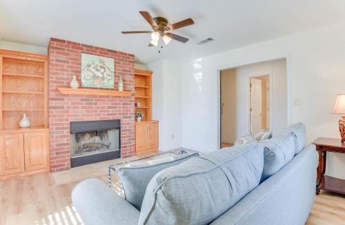 Sanger House | 9 Mi to Ray Roberts Lake Texas Retreat with Pool