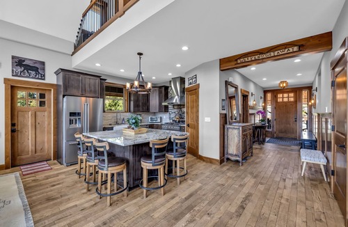 Cle Elum House | 9BD Compound w/Two View Homes + Epic Game Room & Seasonal Savings