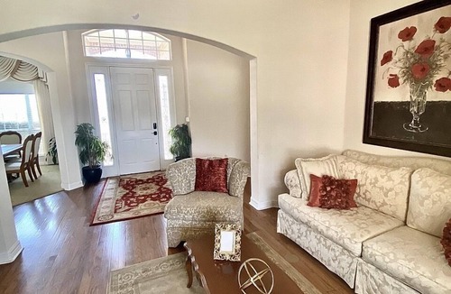 Flint House | A 4 bedroom beautiful custom home located 5 miles away from downtown Tyler, Tx.