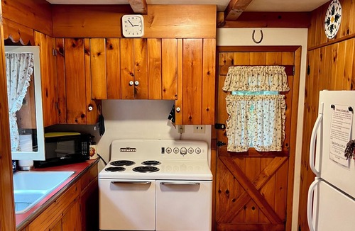 Chestertown Cottage | A beautiful lake view cabin on Friends Lake