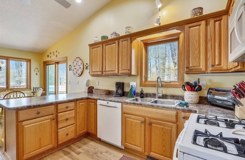 Timberline House | A beautiful view and lots of extras too! Super affordable lodging!
