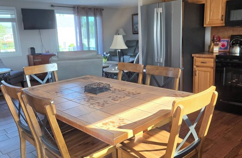 Eastward Look House | A/C 6Bd 2ba sleeps 12 walking distance Scarborough Beach Bonus rec-room w/bar