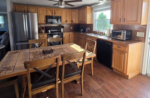 Eastward Look House | A/C 6Bd 2ba sleeps 12 walking distance Scarborough Beach Bonus rec-room w/bar