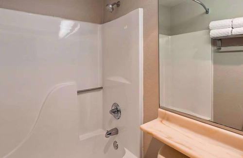 Morgantown Hotel | A Morgantown Gem Located at I-79: 3 Relaxing Rooms w/Free Breakfast