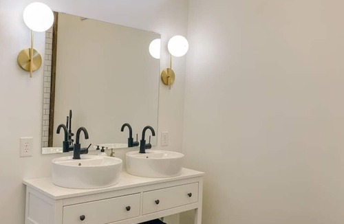 Mount Airy Other | A Suite with a View and Wine