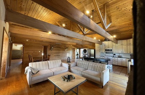 Leander House | A unique & private country setting, close to everything in North Austin!