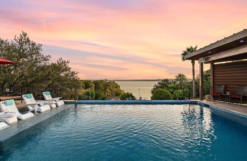 Comanche Trail House | Above Palms I NEW Pool & Spa I Views I Lake Travis I Family Fun I Services