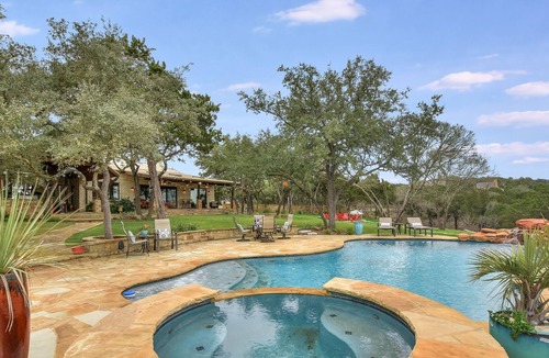 Austin House | Above Serenity| Luxury Services Included* I 8Mi ATX | Pool/Spa | Views