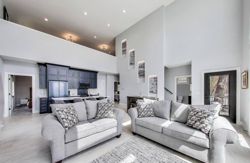 Williams Bay House | Above The Bay | 3BR + Loft, Arcade, Deck, Near Pier 290 & Williams Bay Beach