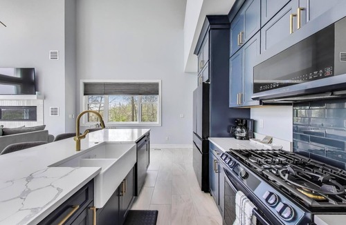 Williams Bay House | Above The Bay | 3BR + Loft, Arcade, Deck, Near Pier 290 & Williams Bay Beach